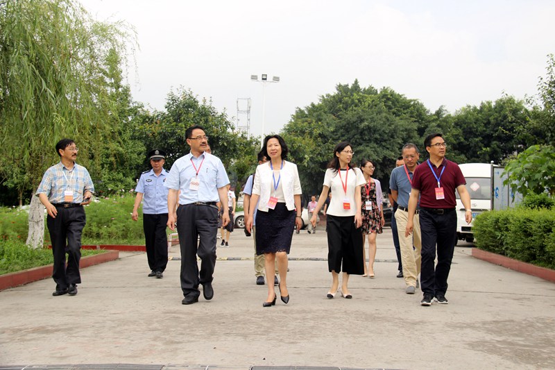 1528788850531311.jpg 郭捷副市長(zhǎng)一行在更生考點(diǎn)巡考 (4).JPG