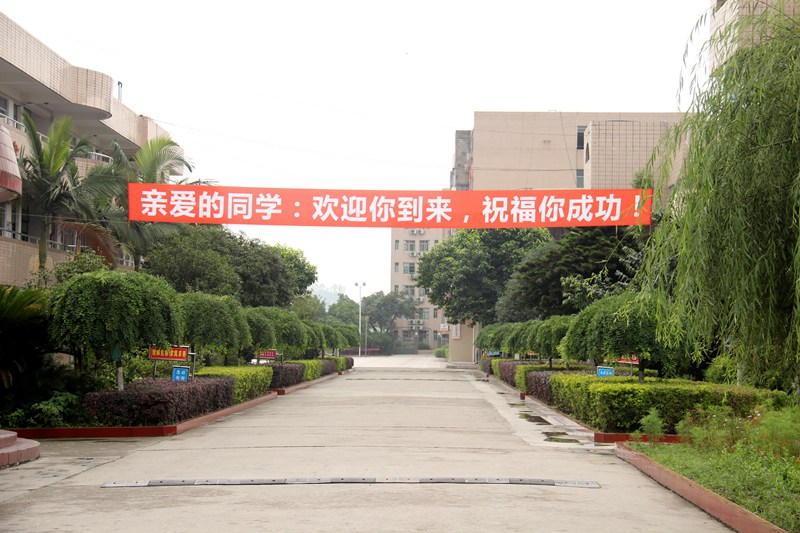 1528788860123172.jpg 郭捷副市長(zhǎng)一行在更生考點(diǎn)巡考 (3).JPG