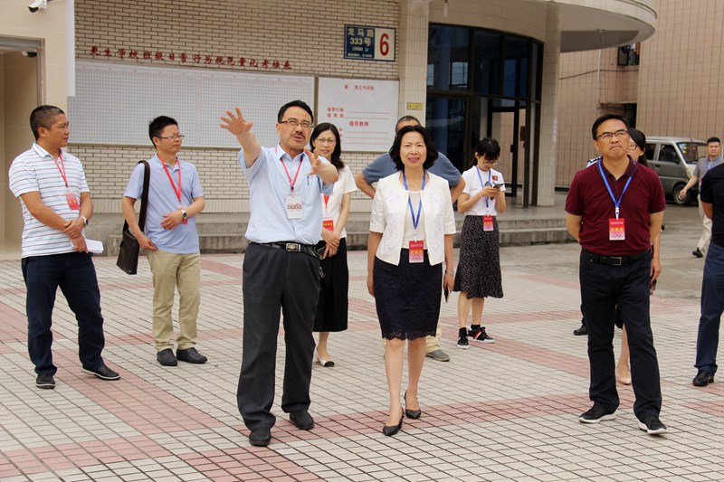 1528788947131129.jpg 郭捷副市長(zhǎng)一行在更生考點(diǎn)巡考 (9).JPG